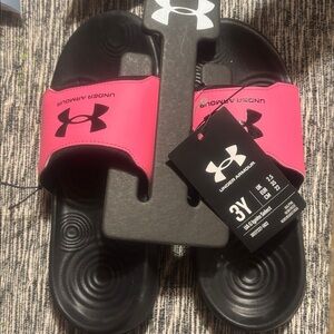 Brand New Under Armour Ignite Select Black and Pink  Slides size 3Y